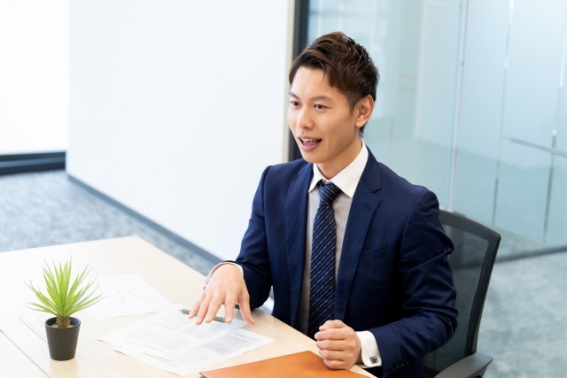 不動産会社の営業マン