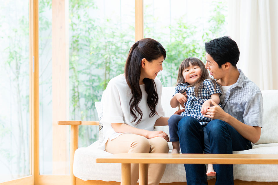 リビングでの家族